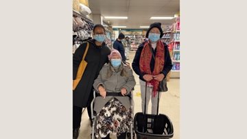 Day trip out for Aston House Residents